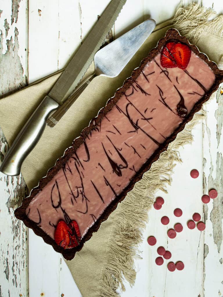 photo of whole ruby chocolate tart before it is sliced