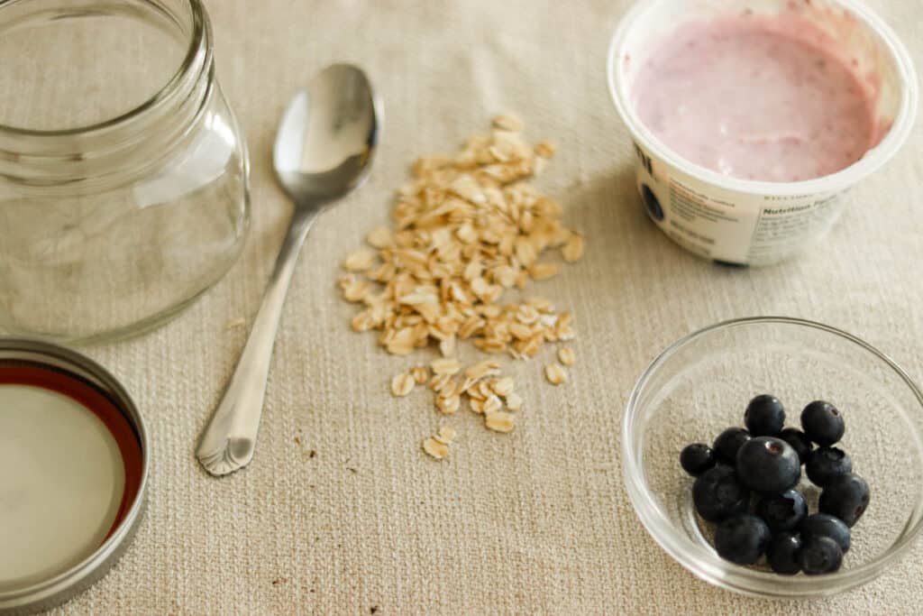 ingredients for blueberry cheesecake overnight oats