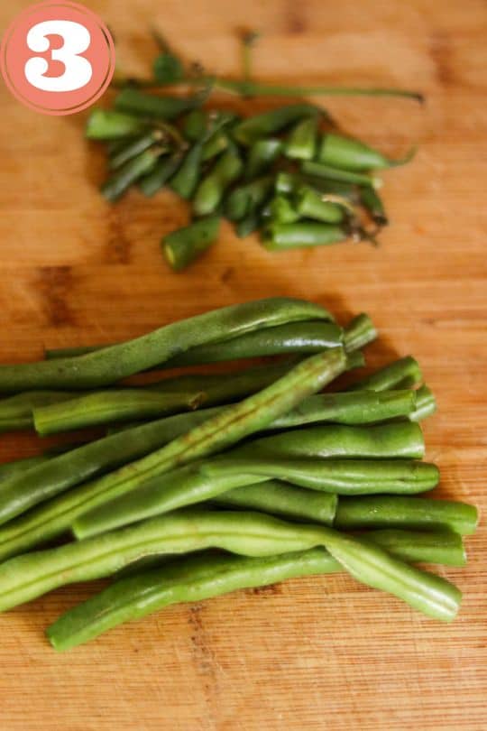 green beans with ends trimmed.