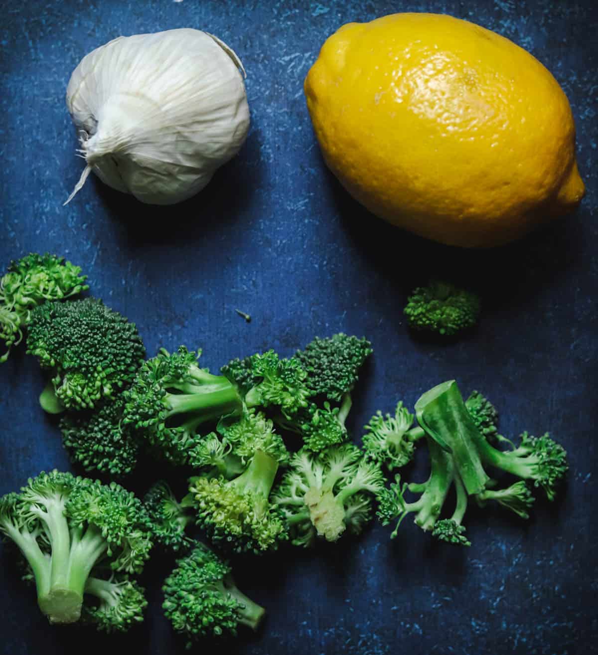 Charred broccoli ingredients.