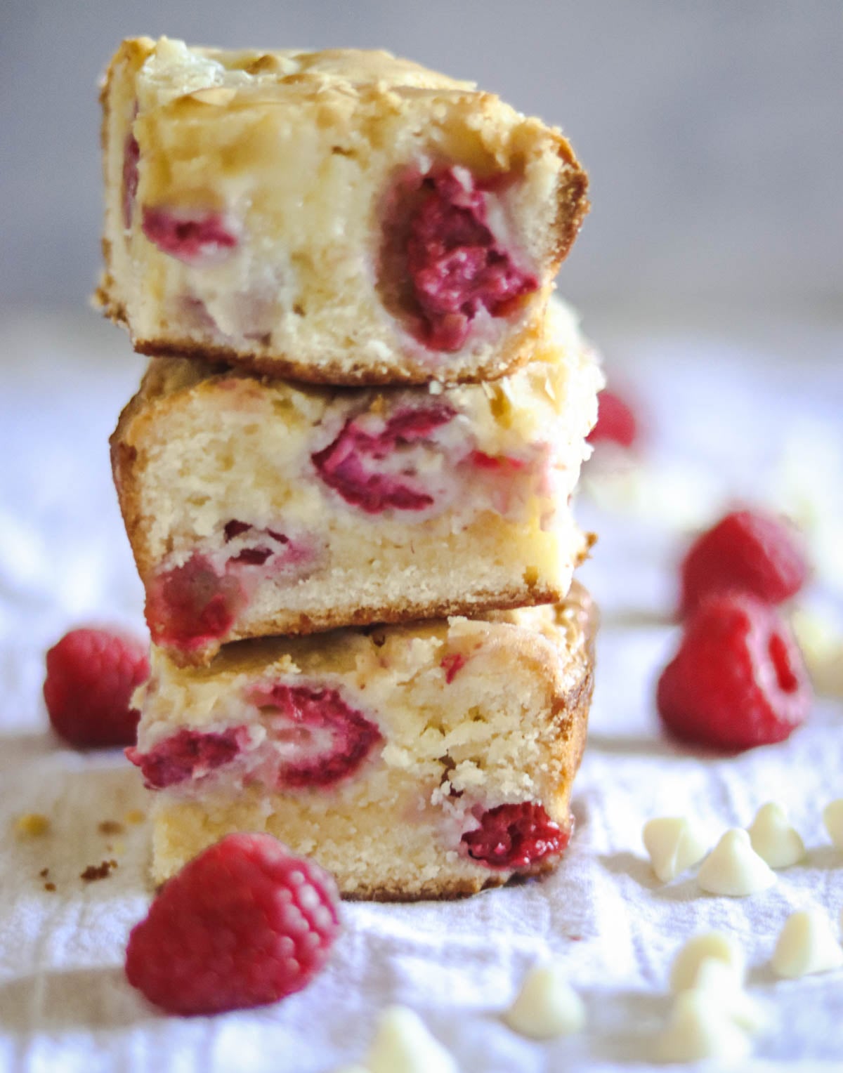 raspberry blondies with raspberries and white chocolate chips