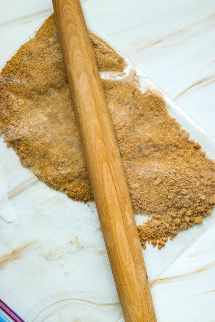 Crush the gingersnaps.