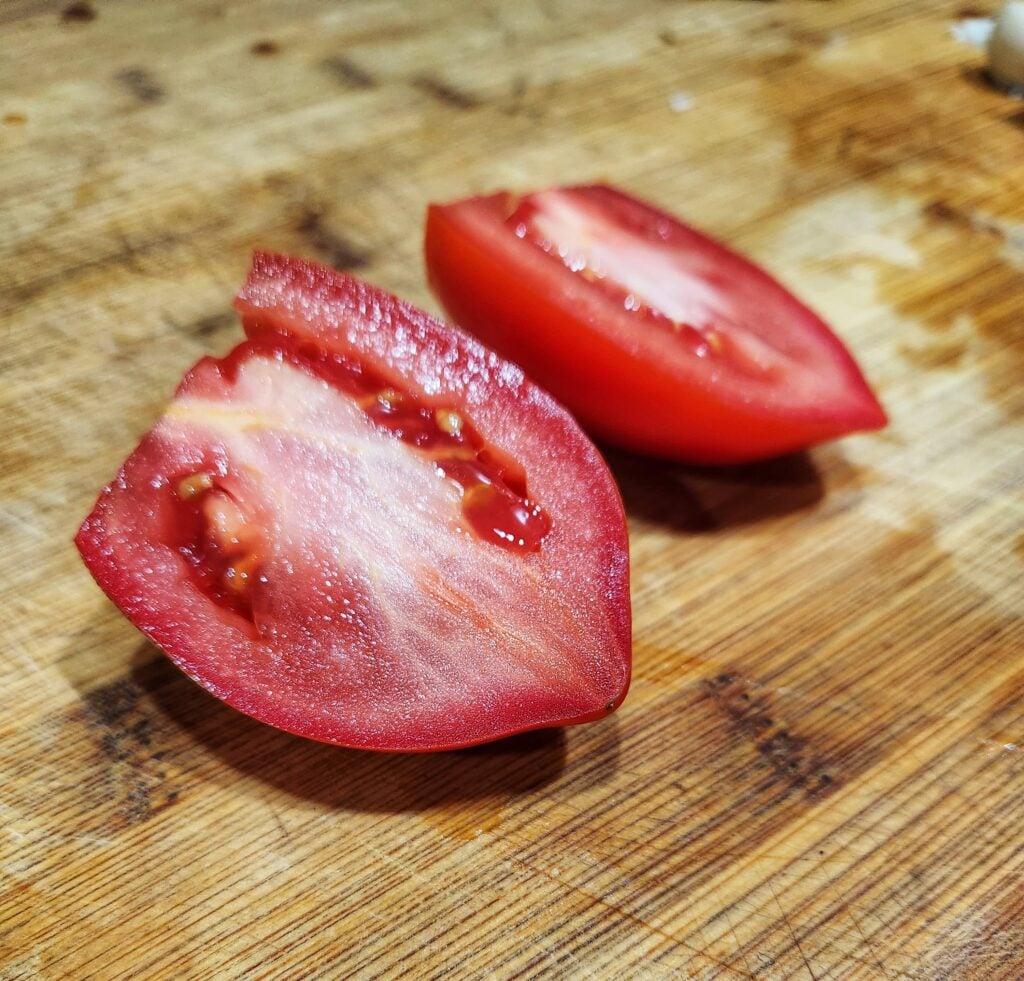 Cut tomatoes.