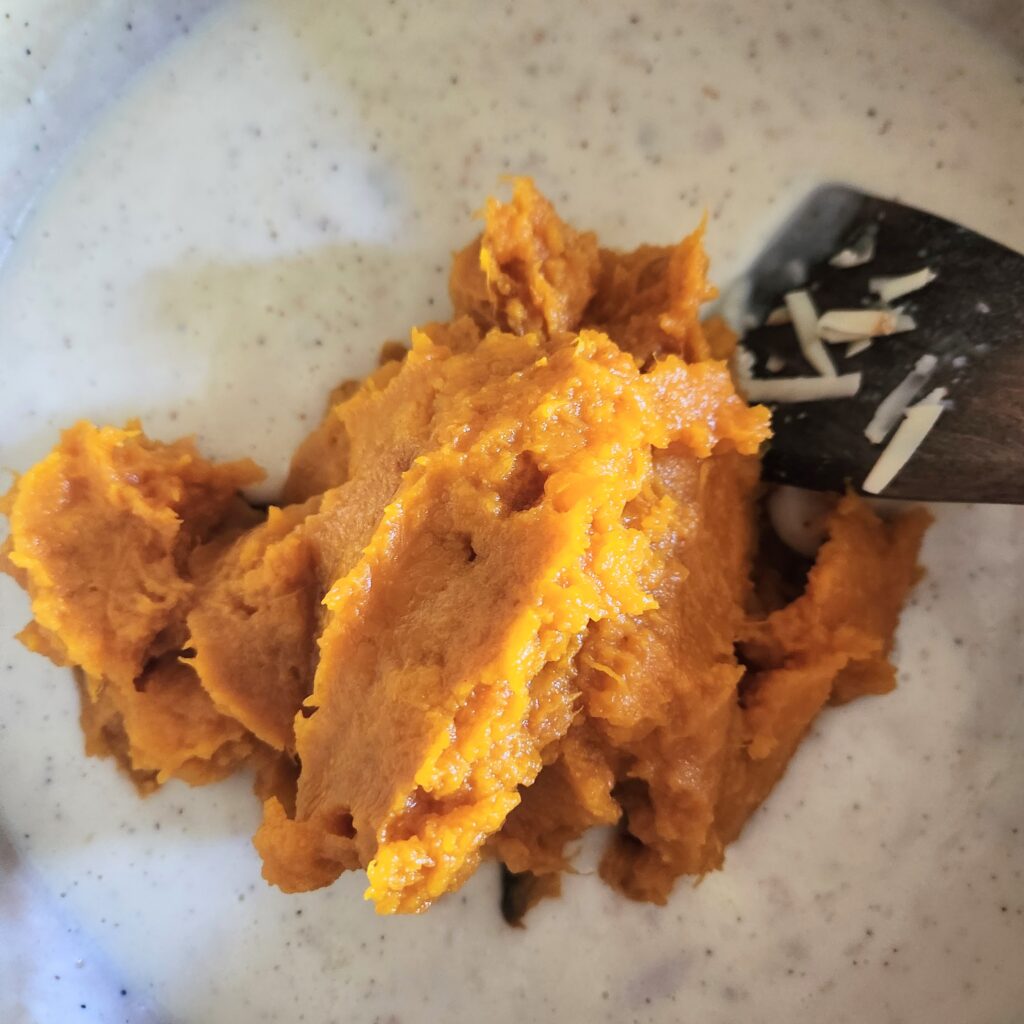 Adding squash puree to the sauce.