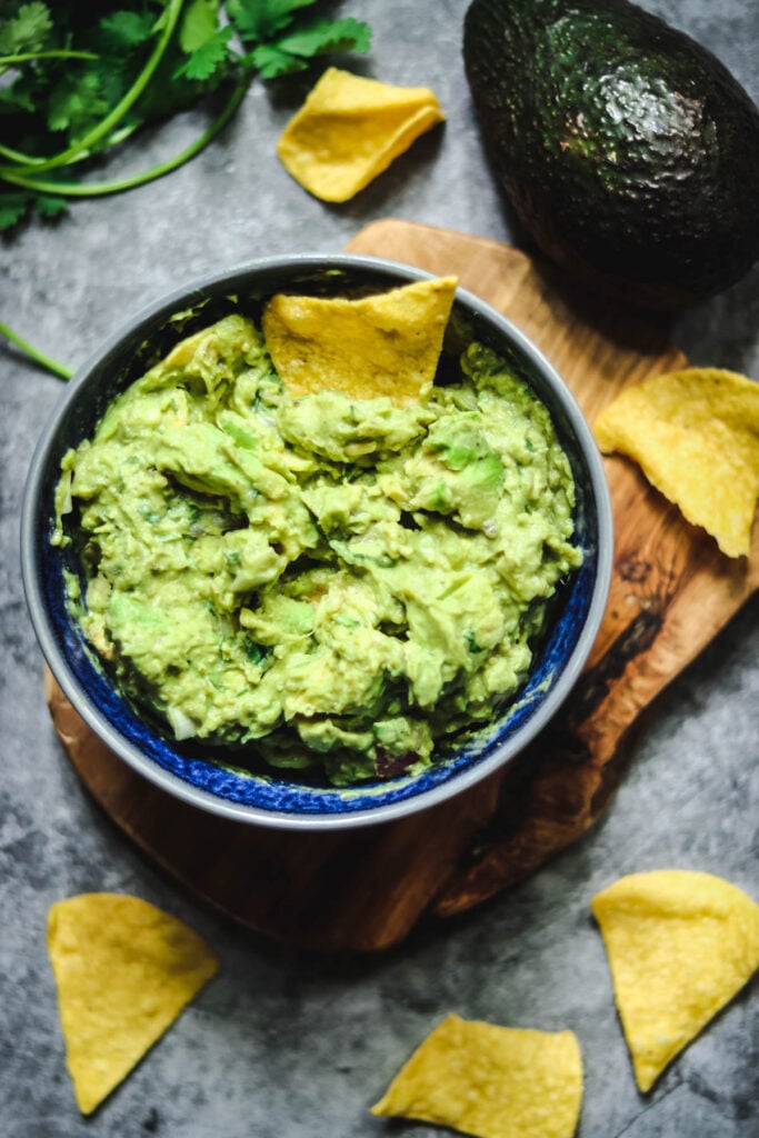 Guacamole in a blue bowl.